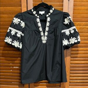 Entro boutique top black/cream design